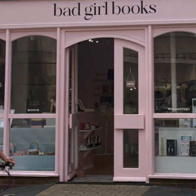 Book shop spotted today in Walton Street, Oxford 🫣😉🤩😮🤣🤣 💕💕
